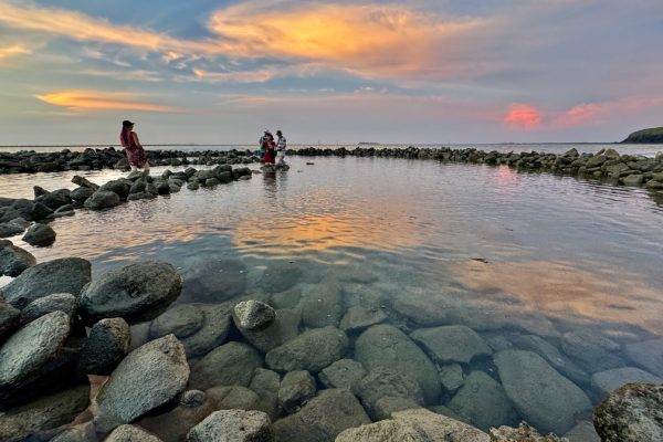 002澎湖湖東社區附近的潮間帶，充滿夕陽晚霞壯闊色彩之美，並可認識在地特殊的石滬捕魚文化001