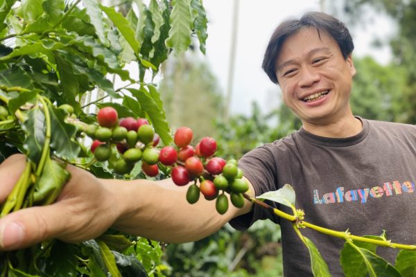 (一級生產1)休區理事長黃國鋒結合咖啡推動浪漫農遊