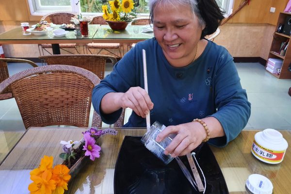 光倫禪園提供各式花卉體驗課程。